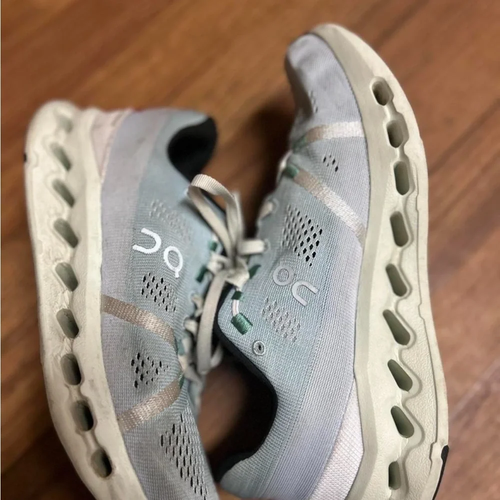 On Running Women's Light Gray Athletic Shoes